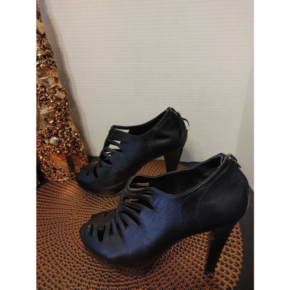 Calvin Klein Raine Leather Heels Size 9M - Picture 4 of 7